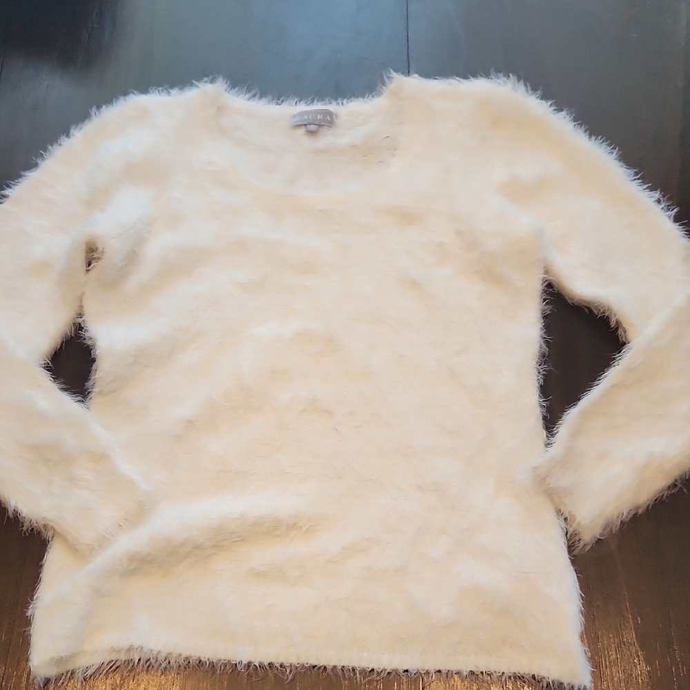 Laura Fluffy White Sweater Sz Lg